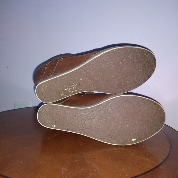 Koolaburra by UGG. Perfect for fall and winter. - Picture 5 of 5